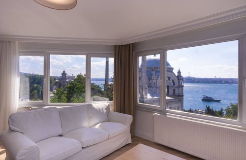 Kabatas Condominio | Contemporary Waterfront Apt. with a Stunning View