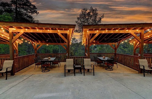 Plano Casa | Above The Rest - 4 Bedrooms, 4.5 Baths, Sleeps 12 4 Home by RedAwning