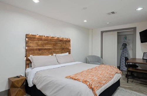 Hanover Place Apartamento | ✔ Work Remote! King Bed Midtown KC ✔