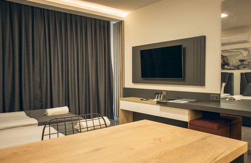 Trikomo Apartamento | Studio Flat w Shared Pool 4 min to Beach in Iskele