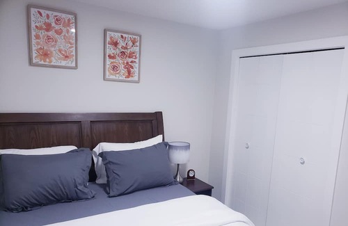 Southwest Edmonton Casa | Private Basement Suite