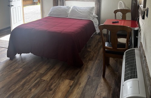 Lansing Cabina | Tiny cabin at Scenic Valley Motel