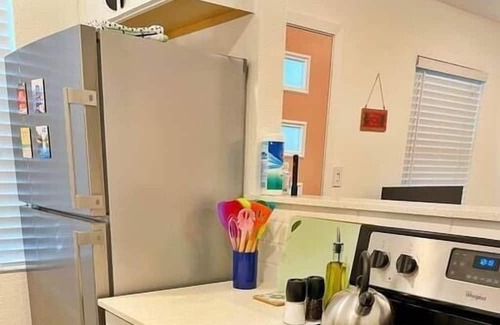 Clarksville Condominio | Instagrammable Condo Walkable to All in Austin!