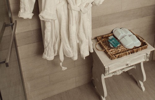 Gassino Torinese Cabina | Old Well Suite in Antique Farm with Outdoor Spa in the Countryside