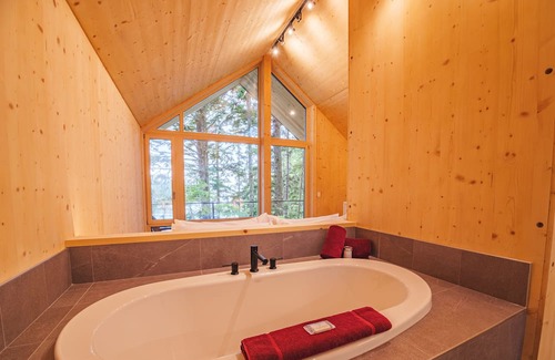 Ucluelet Cabina | The Cabins - 2 Bedroom - Signature Ocean Front