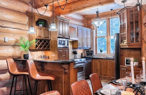 Fiddler Lake Resort Casa | Fiddler Lake Resort Chalet: Private Jacuzzi &Sauna