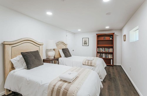 Jefferson Park Avenue Apartamento | Cavalier Cocoon: Studio + Walk to uva Grounds