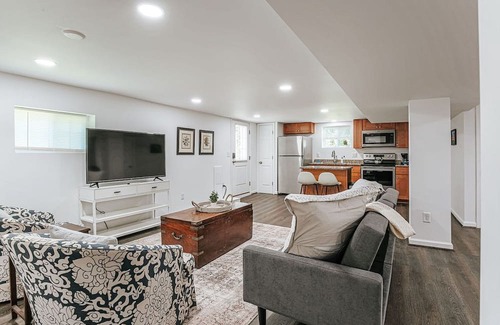 Jefferson Park Avenue Apartamento | Cavalier Cocoon: Studio + Walk to uva Grounds
