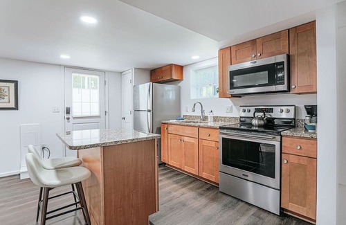 Jefferson Park Avenue Apartamento | Cavalier Cocoon: Studio + Walk to uva Grounds