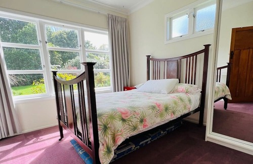Waitao Casa | Spacious bungalow set in an avocado orchard.