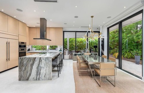 Buena Vista Villa | Lux Villa for 10 Miami Design District with Pool!