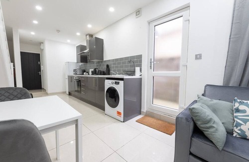 Riverside Apartamento | Cardiff City 2-Bed Gem: Sky TV, WiFi, Garden