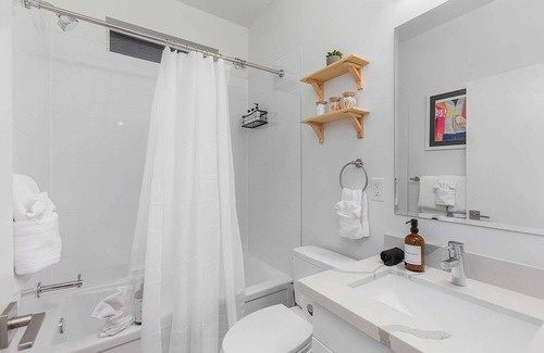 Capitol Hill Apartamento | Jon's Wolf Den in Capitol Hill