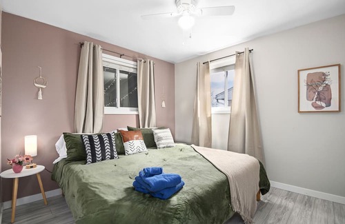 Dupont Casa | The Flamingo Inn, Denver - Pet Friendly Retro Home