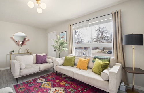 Dupont Casa | The Flamingo Inn, Denver - Pet Friendly Retro Home