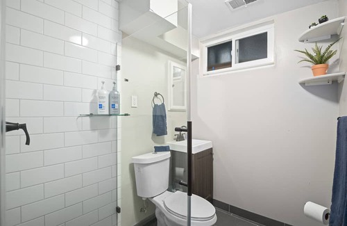 Dupont Casa | The Flamingo Inn, Denver - Pet Friendly Retro Home