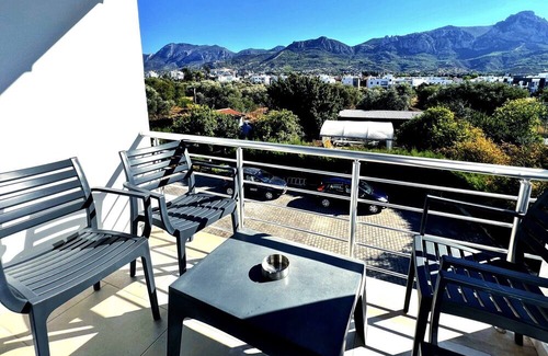 Zeytinlik Apartamento | Nature View Flat w Pool 4 min to Beach in Kyrenia