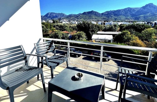 Zeytinlik Apartamento | Nature View Flat w Pool 4 min to Beach in Kyrenia