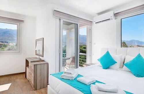 Zeytinlik Apartamento | Flat w Pool, Balcony, BBQ Near Beach in Kyrenia