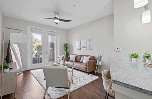Courier City - Oscawana Apartamento | Bleecker room 116 · Luxury king suite! Pool | gym | FREE parking | A