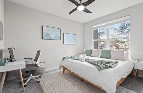 Courier City - Oscawana Apartamento | Bleecker room 116 · Luxury king suite! Pool | gym | FREE parking | A