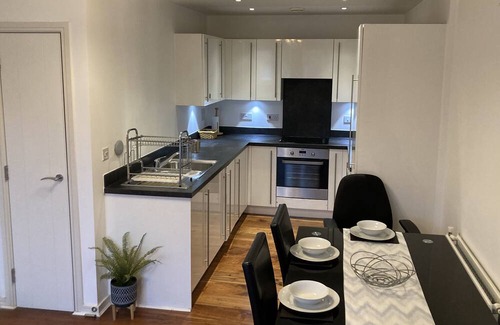 Waddon Apartamento | Stylish and spacious apartment.