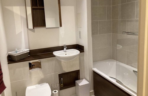 Waddon Apartamento | Stylish and spacious apartment.