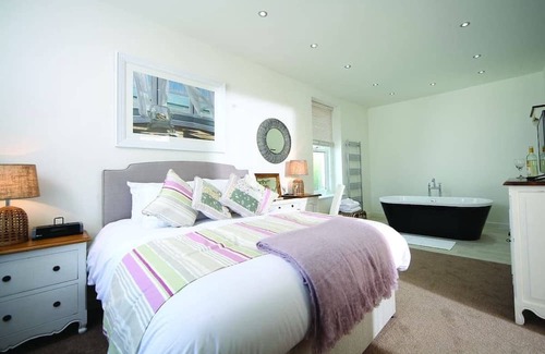 Hele Cabina | 1 bedroom accommodation in Hele Bay, Ilfracombe