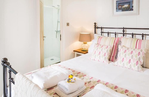 Hele Cabina | 1 bedroom accommodation in Hele Bay, Ilfracombe