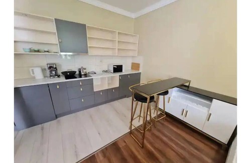 Krisztinavaros Apartamento | cozy apartment with king size bed room 103