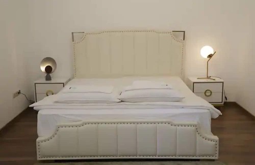 Krisztinavaros Apartamento | cozy standard apartment with king size bed room 02