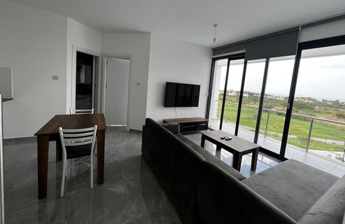Edremit Apartamento | Flat w Shared Pool 2 min to Beach in Edremit