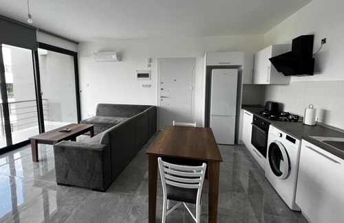 Edremit Apartamento | Flat w Shared Pool 2 min to Beach in Edremit