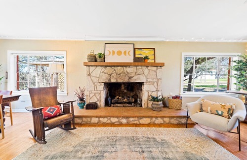 Sunset Oaks Casa | Where the good ol' days still live | The Heyday by Lodgewell