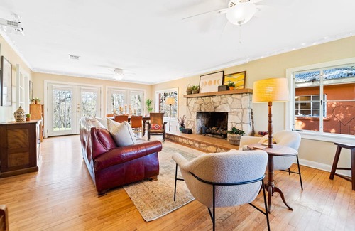 Sunset Oaks Casa | Where the good ol' days still live | The Heyday by Lodgewell