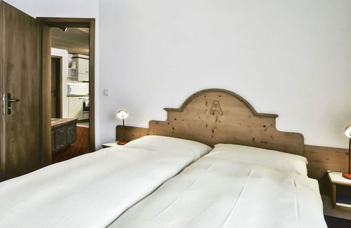 Grindelwald Apartamento | Lovely apartment for 2 people with WIFI, TV, balcony, pets allowed and parking