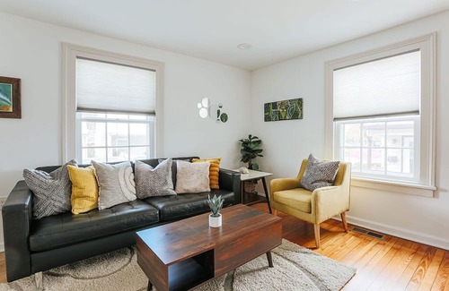 Staunton Casa | Green on New - Central Location and Staunton Charm