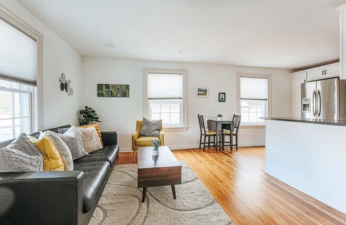 Staunton Casa | Green on New - Central Location and Staunton Charm