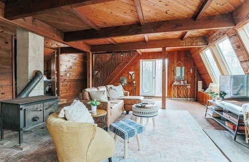Shipman Cabina | Acute Lodge: Boho, Romantic Getaway in Nelson Co.