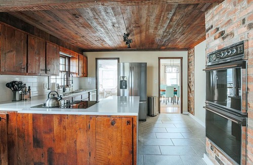 Waynesboro Casa | The Farmhouse at Wellington: Waynesboro, Sleeps 12