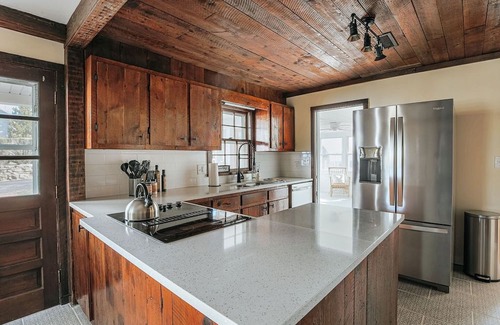 Waynesboro Casa | The Farmhouse at Wellington: Waynesboro, Sleeps 12