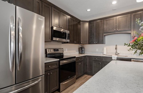 Traverse City Condominio | ♛ 539 Bay St ⁀➷ 2BDR Lake View 1st Floor Condo steps to Beach! ➠ 103E