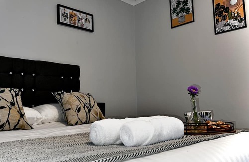 Blacon Apartamento | The Cheshire Gathering - Hot Tub | 8 Bedroom