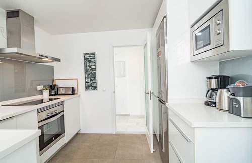 Nueva Andalucia Apartamento | Captivating 2 Bedroom Apartment in popular Nueva Andalucia close to Centro Plaza