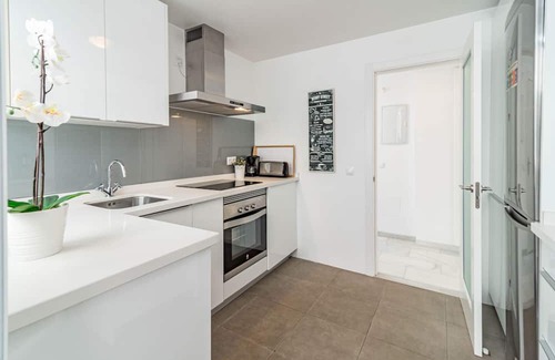 Nueva Andalucia Apartamento | Captivating 2 Bedroom Apartment in popular Nueva Andalucia close to Centro Plaza