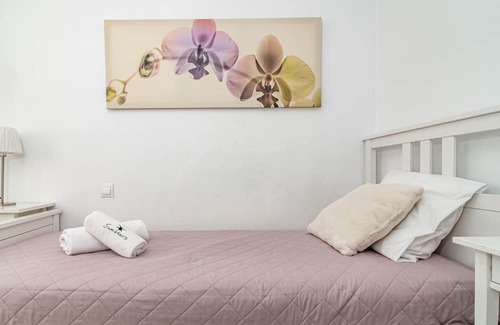 Nueva Andalucia Apartamento | Captivating 2 Bedroom Apartment in popular Nueva Andalucia close to Centro Plaza