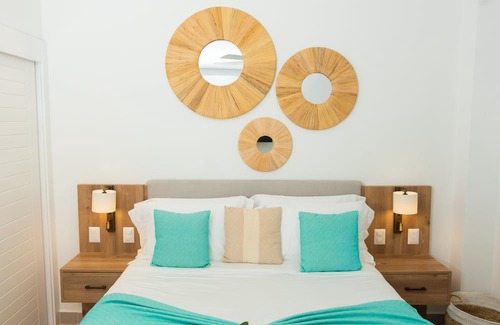 El Cortecito Apartamento | ★★Luxury Apartment 2 BR/2 Bath Steps from Ocean★★