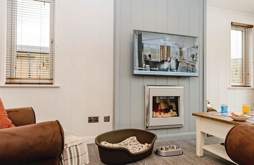 Holton Heath Cabina | 1 bedroom accommodation in Holton Heath