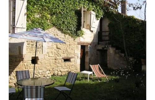 Champagne-et-Fontaine Casa | Rejuvenating stay, quiet, in a cottage with rustic charm