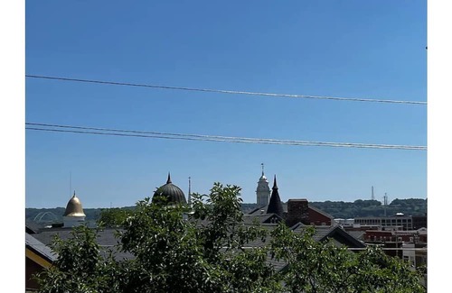 Dubuque Apartamento | Downtown Spa Sanctuary with a View!